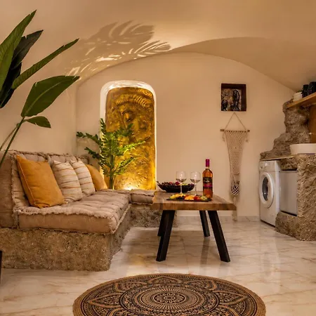 Ethnic Cave Apartament *